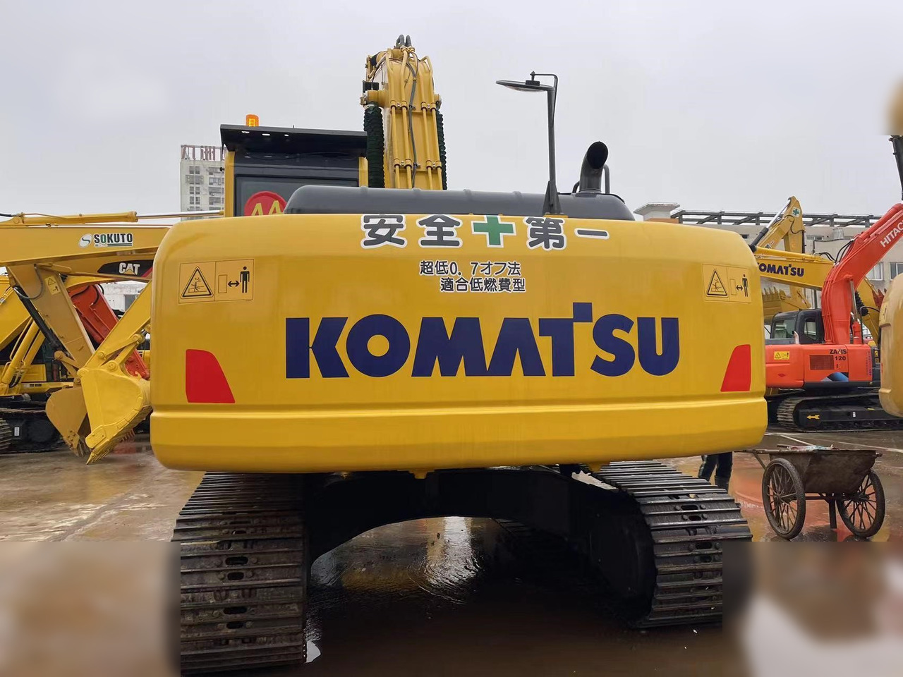 KOMATSU PC220-8 - Rupsgraafmachine: afbeelding 4 KOMATSU PC220-8 - Rupsgraafmachine: afbeelding 4