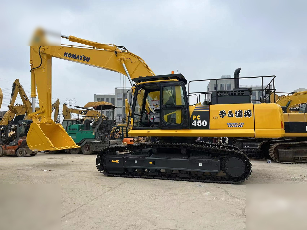 KOMATSU PC450-8 - Rupsgraafmachine: afbeelding 2 KOMATSU PC450-8 - Rupsgraafmachine: afbeelding 2