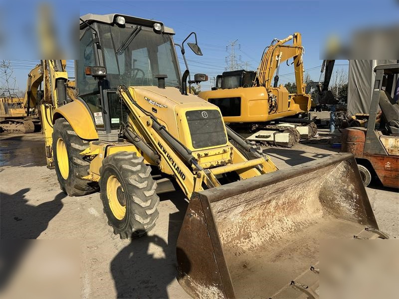 NEW HOLLAND LB95B-4PT - Graaflaadmachine: afbeelding 3 NEW HOLLAND LB95B-4PT - Graaflaadmachine: afbeelding 3