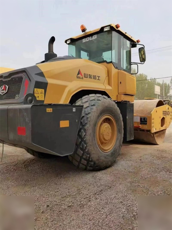 SDLG RS8140H - Schapenpootwals/ Grondverdichter: afbeelding 2 SDLG RS8140H - Schapenpootwals/ Grondverdichter: afbeelding 2