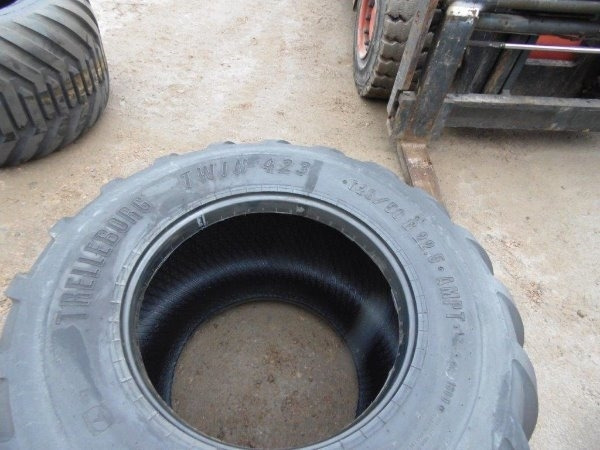 Trelleborg Twin T423 - Band voor Bouwmachine: afbeelding 1 Trelleborg Twin T423 - Band voor Bouwmachine: afbeelding 1