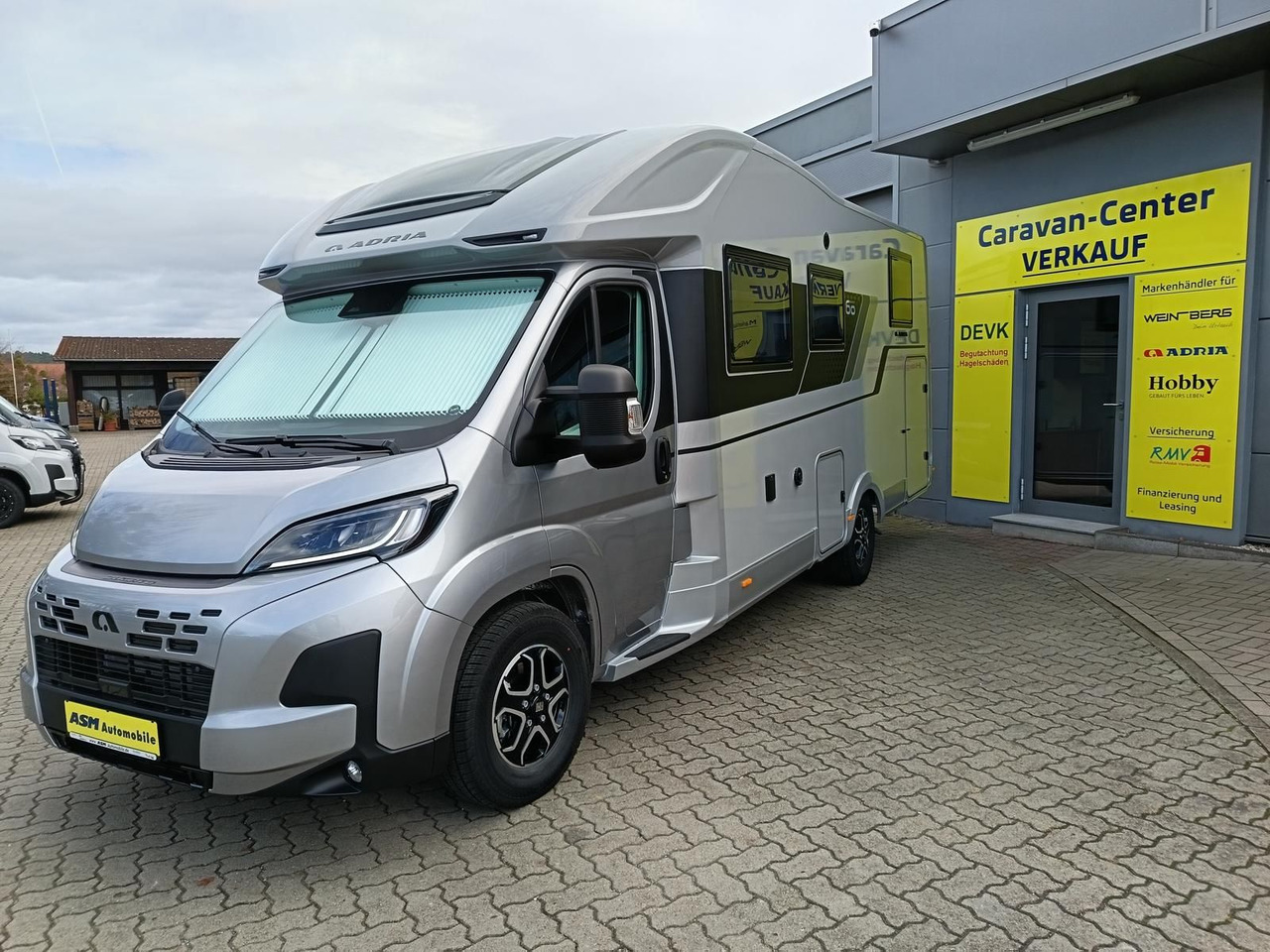 Adria Matrix 60Y 670 SL 4,4t*JUBILEE*MARKISE*LED*NAVI* - Half integraal camper: afbeelding 3 Adria Matrix 60Y 670 SL 4,4t*JUBILEE*MARKISE*LED*NAVI* - Half integraal camper: afbeelding 3