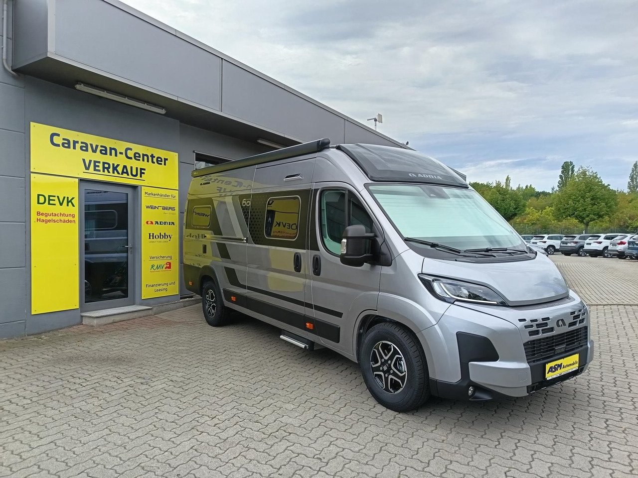 Adria Twin "60Y" 640 SGX 3,5 MAXI*JUBILEE*MARKISE*LED* - Buscamper: afbeelding 3 Adria Twin "60Y" 640 SGX 3,5 MAXI*JUBILEE*MARKISE*LED* - Buscamper: afbeelding 3
