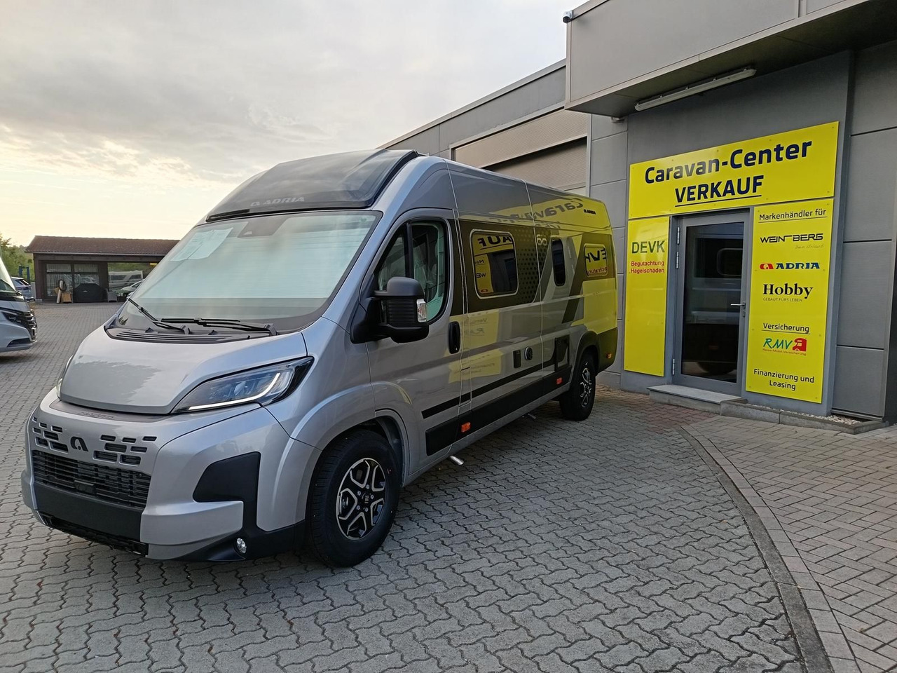 Adria Twin "60Y" 640 SLB*180 PS*4,25t MAXI*COMBI D 6E* - Buscamper: afbeelding 3 Adria Twin "60Y" 640 SLB*180 PS*4,25t MAXI*COMBI D 6E* - Buscamper: afbeelding 3