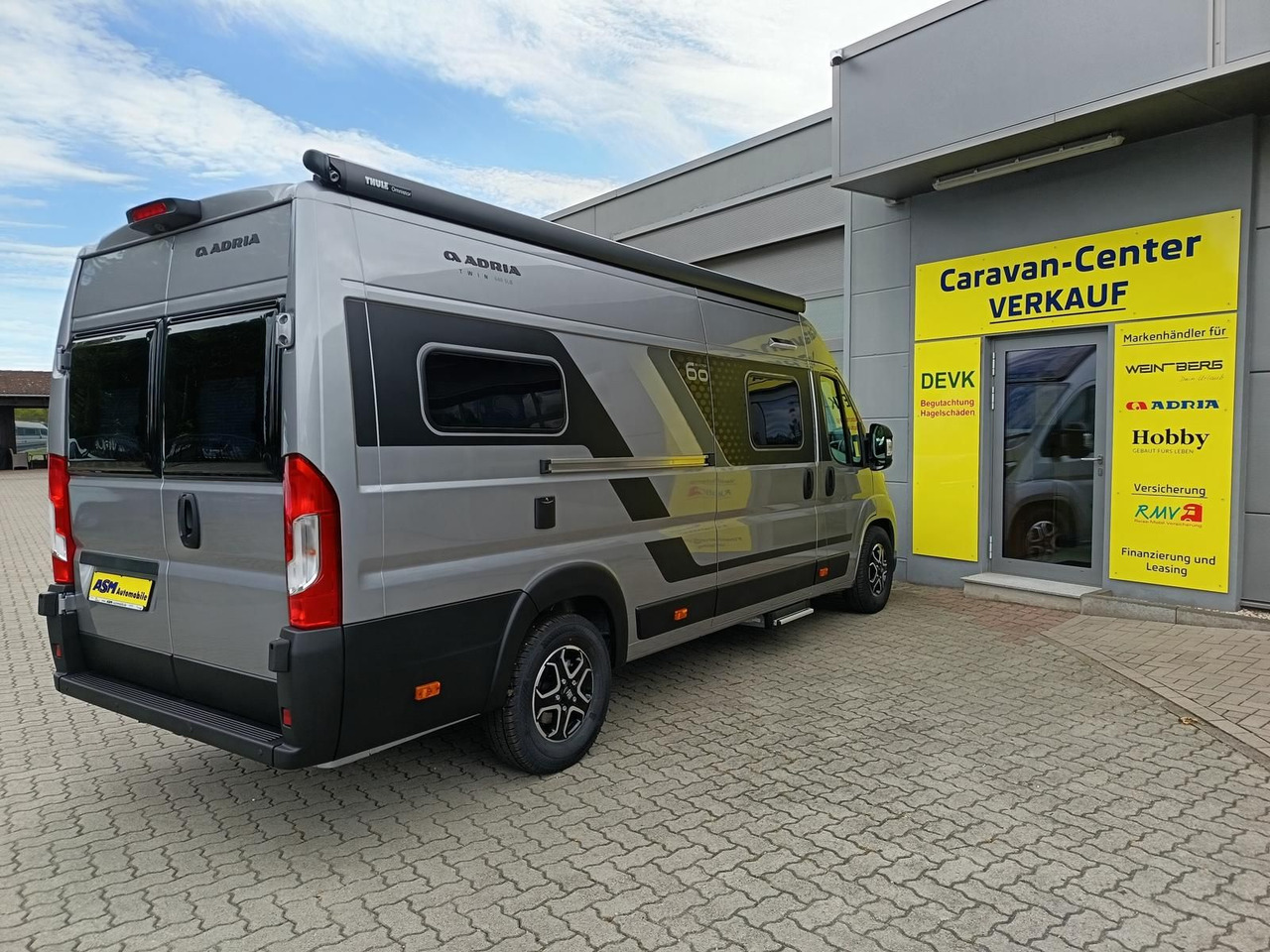 Adria Twin "60Y" 640 SLB 4,25MAXI*JUBILEE*MARKISE*LED - Buscamper: afbeelding 4 Adria Twin "60Y" 640 SLB 4,25MAXI*JUBILEE*MARKISE*LED - Buscamper: afbeelding 4