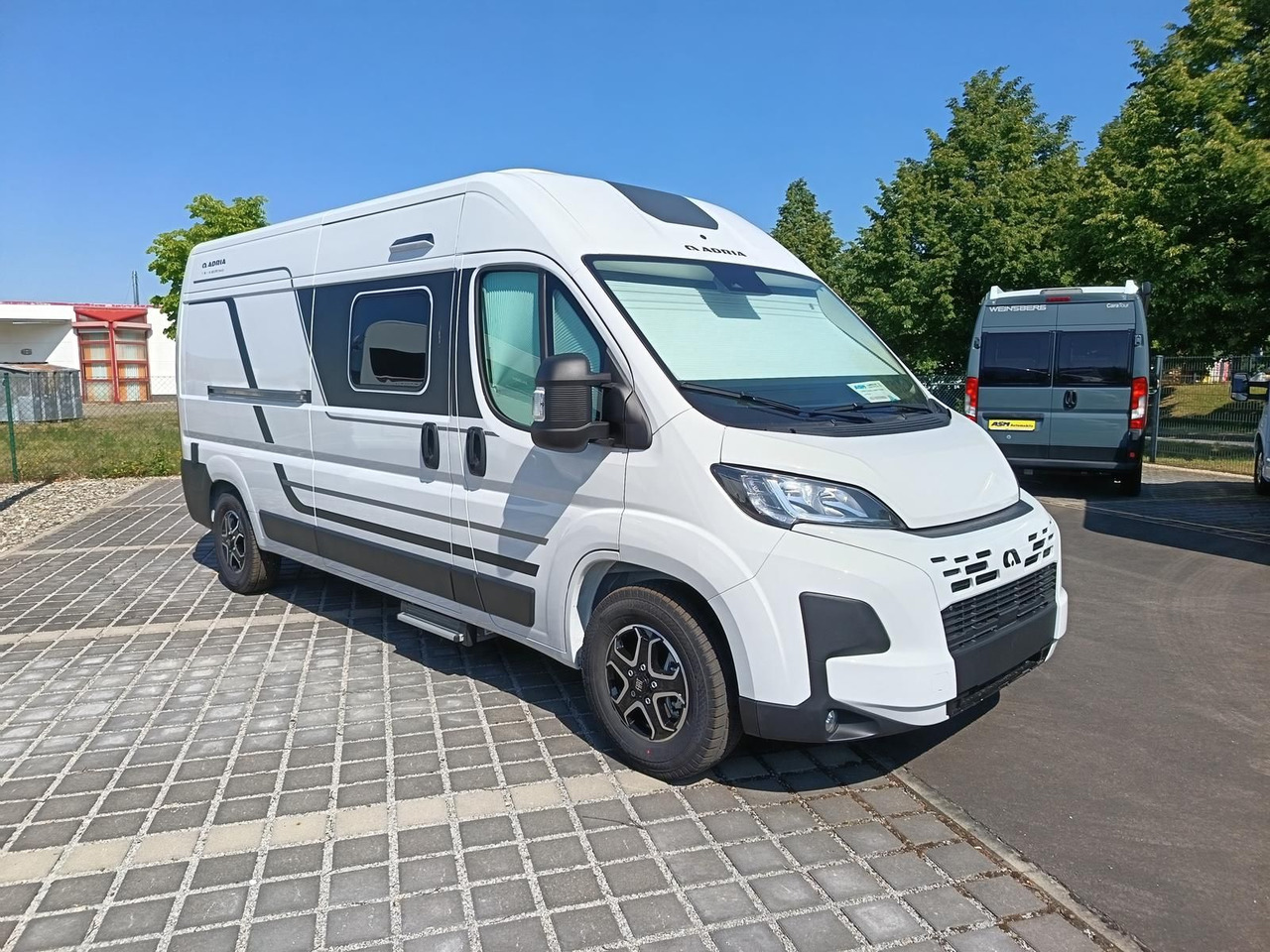 Adria Twin Twin 600 SPB Family*SAFETY+STYLE*DAB*SOFORT - Buscamper: afbeelding 2 Adria Twin Twin 600 SPB Family*SAFETY+STYLE*DAB*SOFORT - Buscamper: afbeelding 2