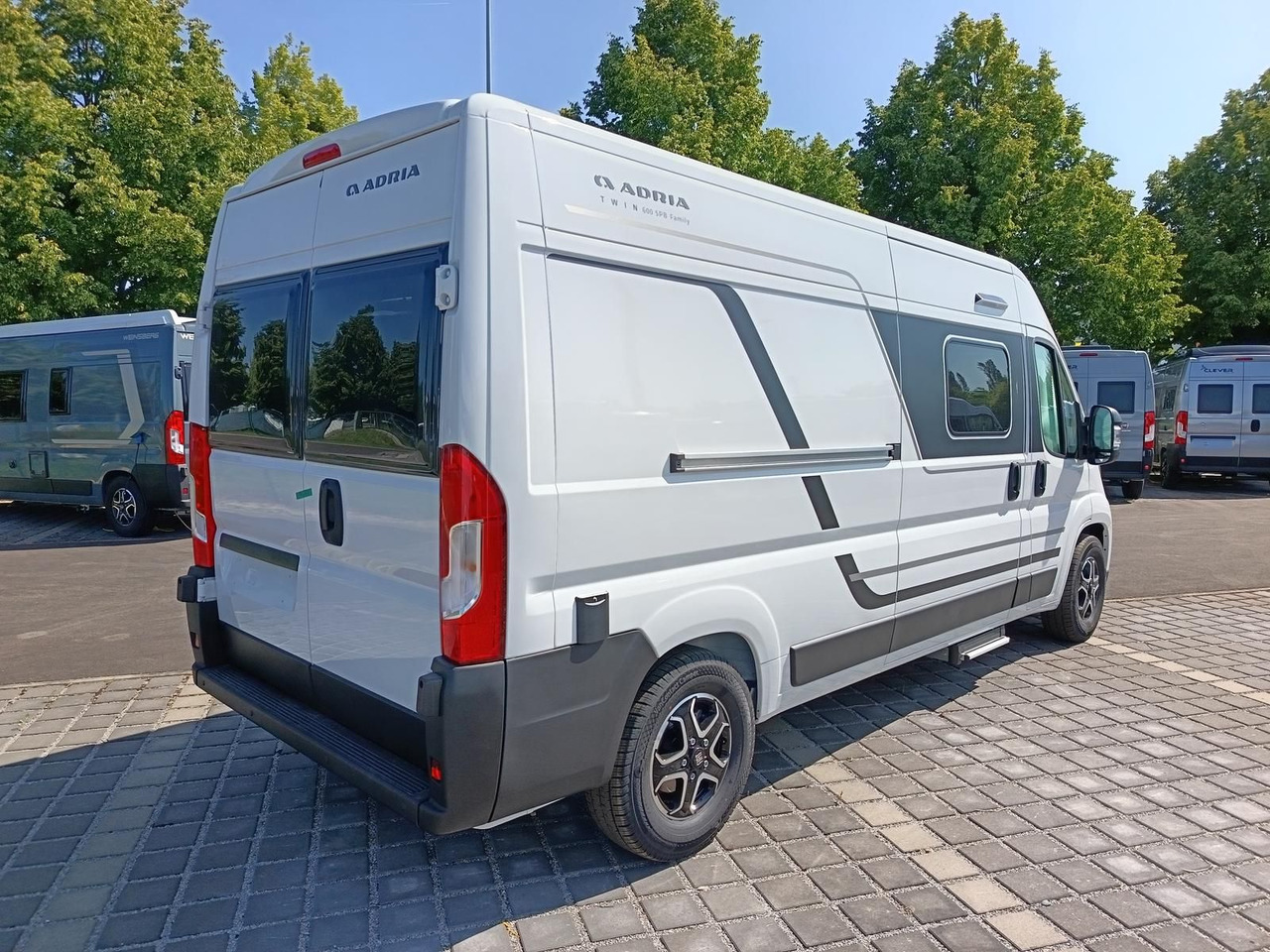 Adria Twin Twin 600 SPB Family*SAFETY+STYLE*DAB*SOFORT - Buscamper: afbeelding 5 Adria Twin Twin 600 SPB Family*SAFETY+STYLE*DAB*SOFORT - Buscamper: afbeelding 5