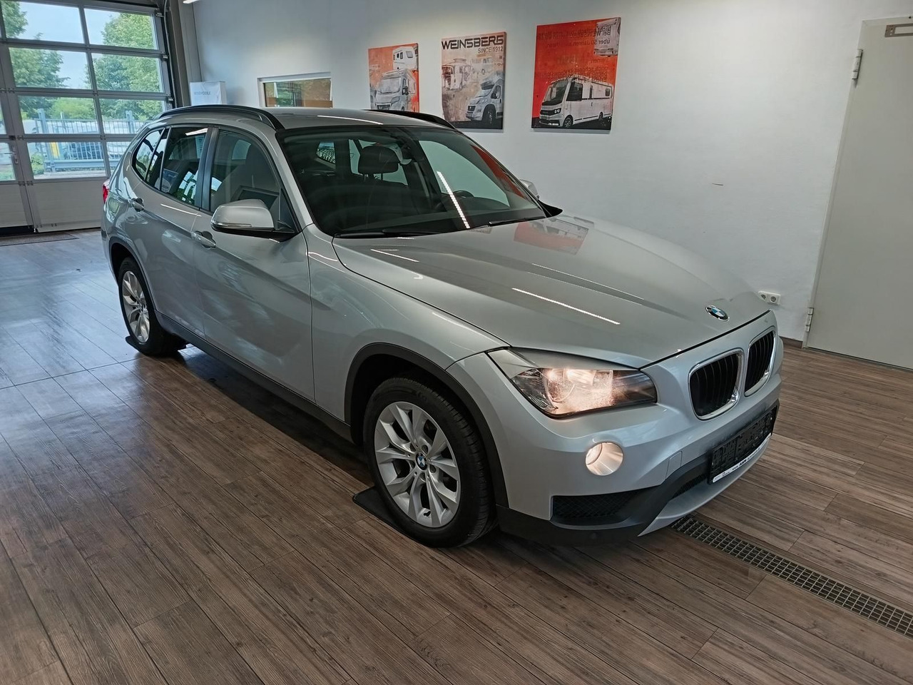 BMW X1 sDrive 18i 110 kW*SITZHEIZUNG*KLIMAAUTOMATIK - SUV: afbeelding 3 BMW X1 sDrive 18i 110 kW*SITZHEIZUNG*KLIMAAUTOMATIK - SUV: afbeelding 3