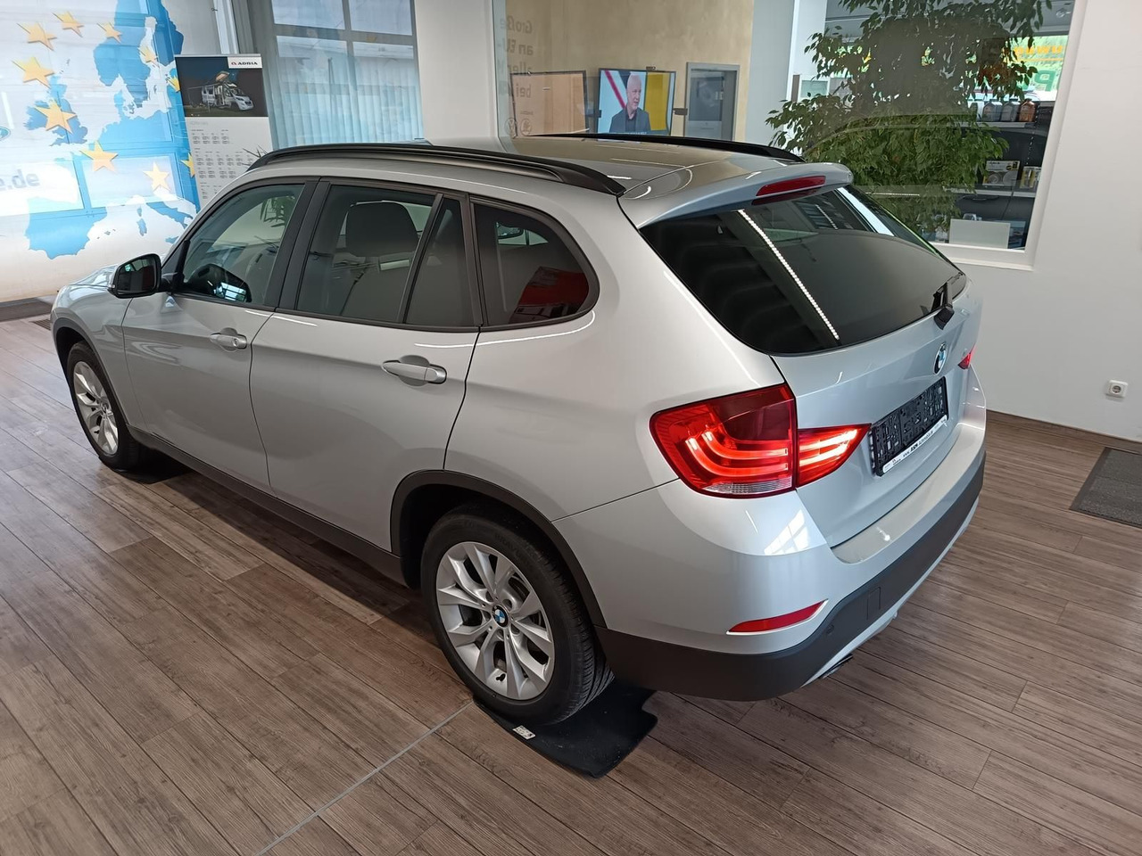 BMW X1 sDrive 18i 110 kW*SITZHEIZUNG*KLIMAAUTOMATIK - SUV: afbeelding 4 BMW X1 sDrive 18i 110 kW*SITZHEIZUNG*KLIMAAUTOMATIK - SUV: afbeelding 4