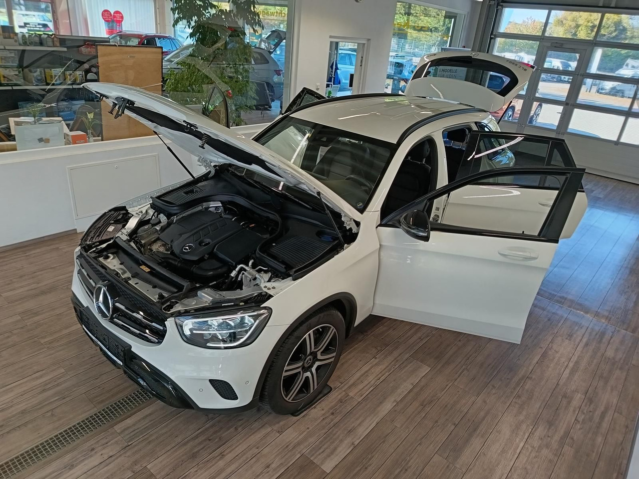 Mercedes-Benz GLC 220d AMG Line 4MATIC*AHK*NAVI*LED*R-KAM*DAB* - SUV: afbeelding 2 Mercedes-Benz GLC 220d AMG Line 4MATIC*AHK*NAVI*LED*R-KAM*DAB* - SUV: afbeelding 2