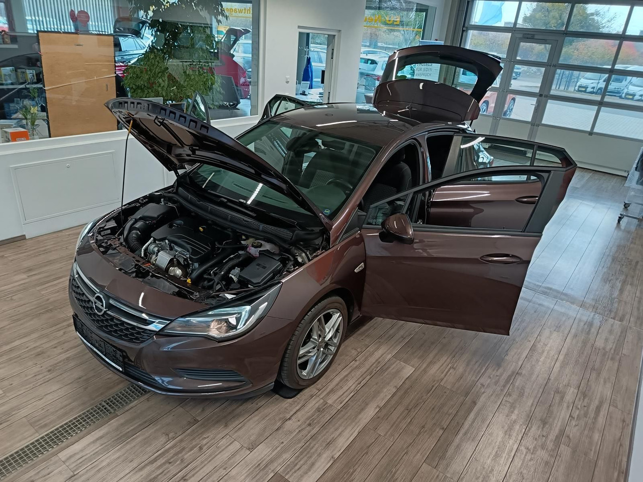 Opel Astra K Lim. 1,0 TURBO 77 kW*TEMP*KLIMA*PDC*SHZ* - Sedan: afbeelding 2 Opel Astra K Lim. 1,0 TURBO 77 kW*TEMP*KLIMA*PDC*SHZ* - Sedan: afbeelding 2