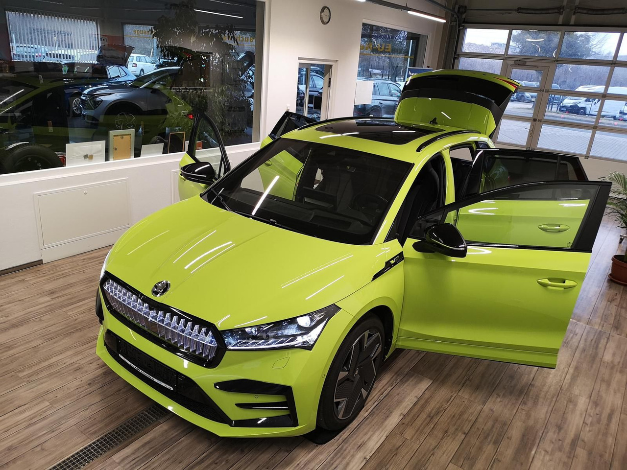 Skoda Enyaq iV RS 220 kW*PSD*AHK*virt.Pedal*360°Kamera - SUV: afbeelding 2 Skoda Enyaq iV RS 220 kW*PSD*AHK*virt.Pedal*360°Kamera - SUV: afbeelding 2