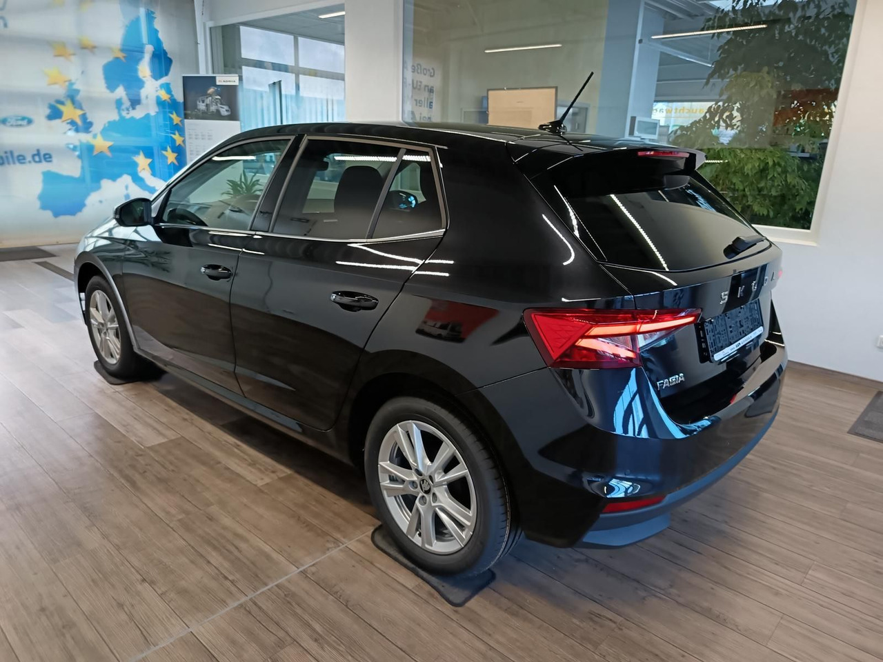 Skoda Fabia 130 Jahre 1,0 TSI*AHK-VORBER.*5J.GARANTIE* - Sedan: afbeelding 4 Skoda Fabia 130 Jahre 1,0 TSI*AHK-VORBER.*5J.GARANTIE* - Sedan: afbeelding 4