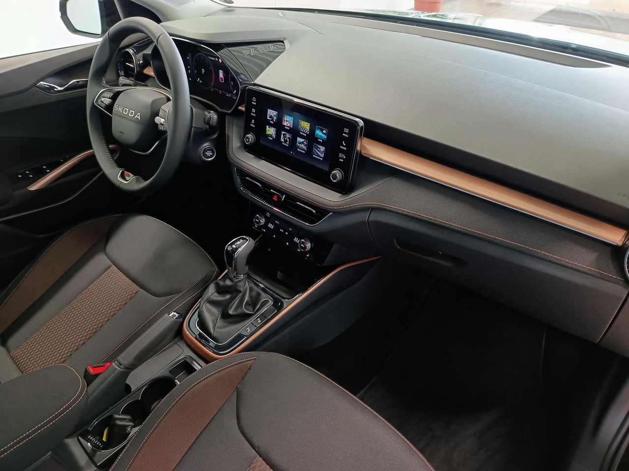 Sedan Skoda Fabia 130 Jahre 1,0TSI DSG*AHK-VORBER.*LED*R-KAM: afbeelding 18 Sedan Skoda Fabia 130 Jahre 1,0TSI DSG*AHK-VORBER.*LED*R-KAM: afbeelding 18