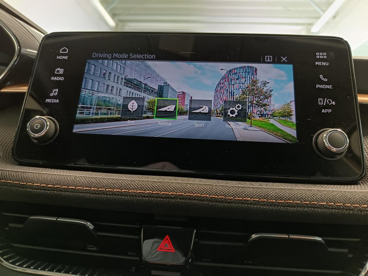 Sedan Skoda Fabia 130 Jahre 1,0TSI DSG*AHK-VORBER.*LED*R-KAM: afbeelding 15 Sedan Skoda Fabia 130 Jahre 1,0TSI DSG*AHK-VORBER.*LED*R-KAM: afbeelding 15