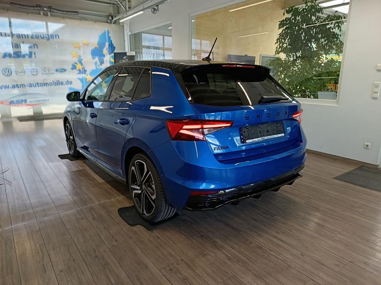 Skoda Fabia Monte Carlo 110 kW DSG*LED*ACC*R-KAM*KESSY - Sedan: afbeelding 4 Skoda Fabia Monte Carlo 110 kW DSG*LED*ACC*R-KAM*KESSY - Sedan: afbeelding 4