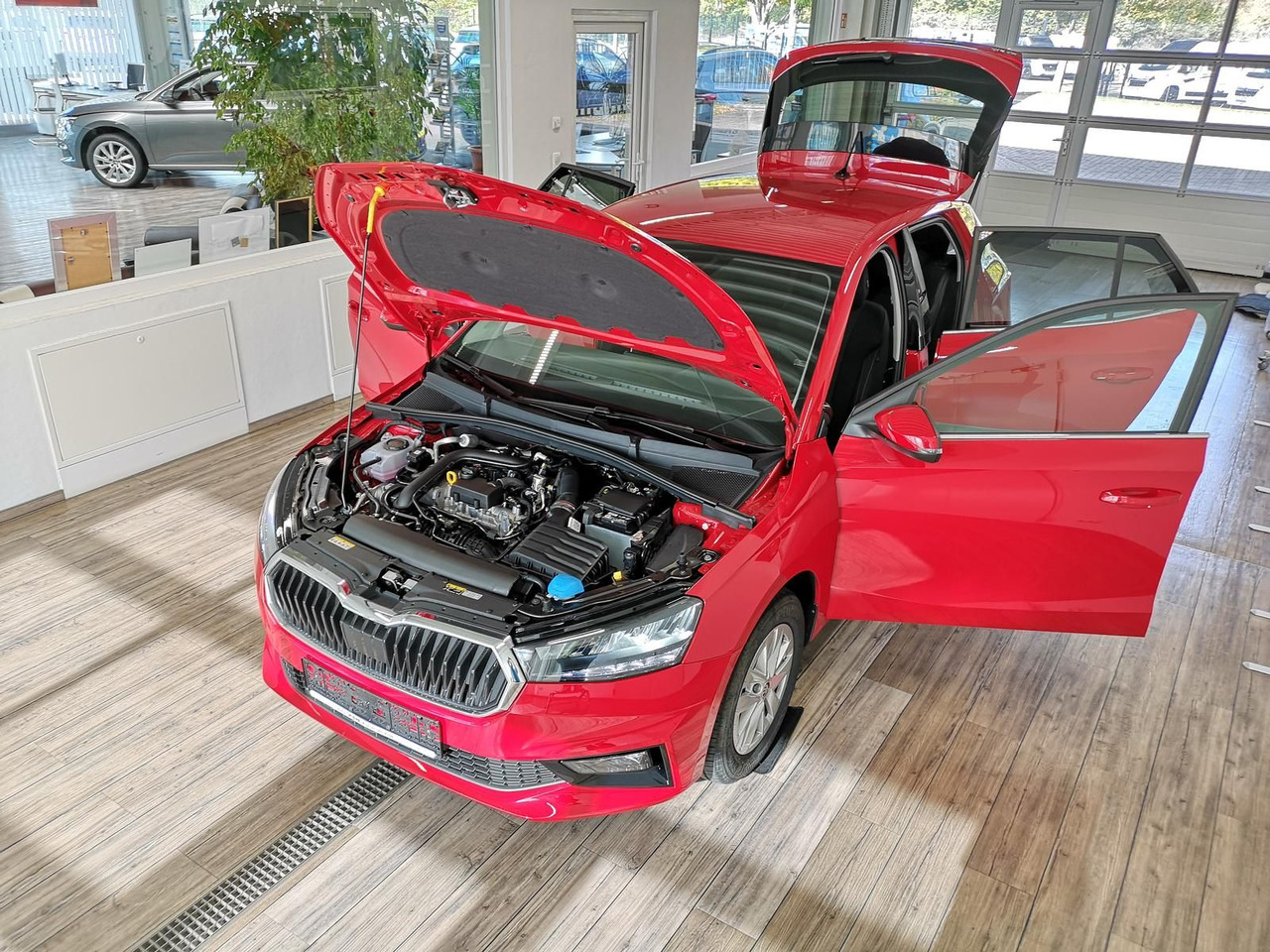 Skoda Fabia Selection 1,0TSIDSG+AHK-VORBER+LED+DAB+SHZ - Sedan: afbeelding 5 Skoda Fabia Selection 1,0TSIDSG+AHK-VORBER+LED+DAB+SHZ - Sedan: afbeelding 5