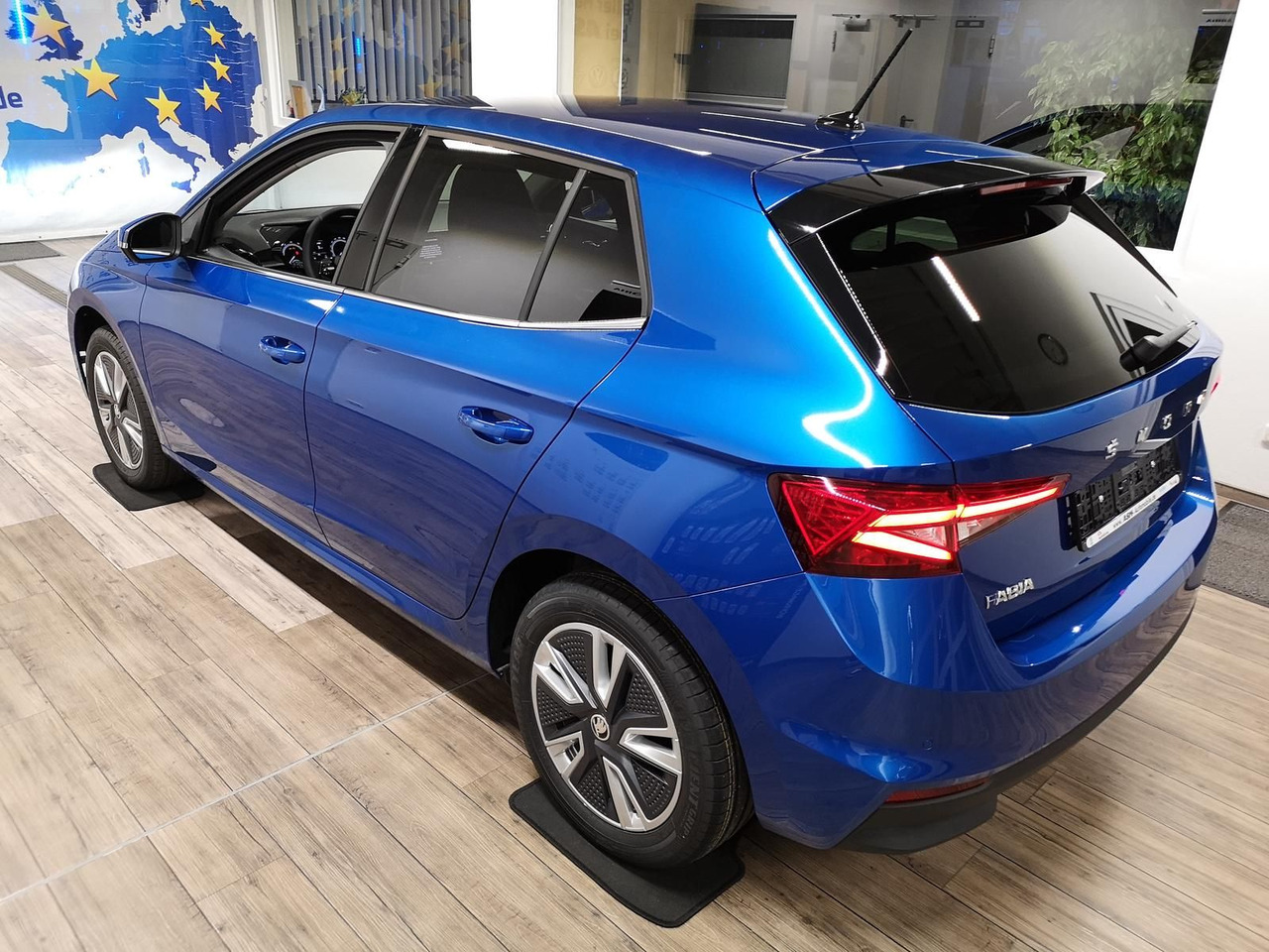 Skoda Fabia Style 1,0TSI 81 kW+R-KAM+2xPDC+LED+DAB+SHZ - Sedan: afbeelding 3 Skoda Fabia Style 1,0TSI 81 kW+R-KAM+2xPDC+LED+DAB+SHZ - Sedan: afbeelding 3