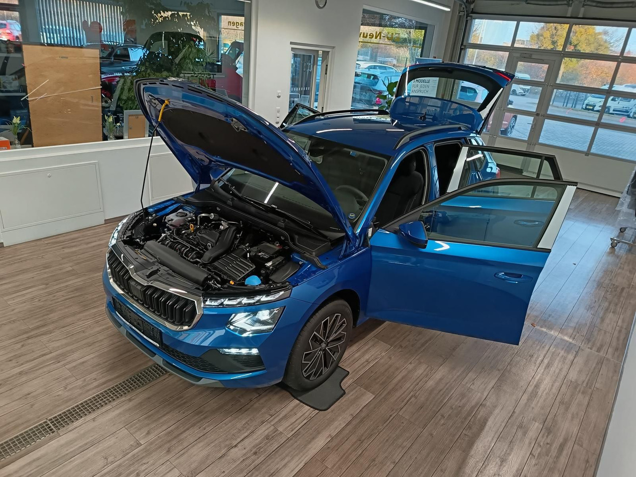 Skoda Kamiq 130 Jahre 1,5TSI DSG*AHK*ACC*LED*R-KAM*PDC - SUV: afbeelding 2 Skoda Kamiq 130 Jahre 1,5TSI DSG*AHK*ACC*LED*R-KAM*PDC - SUV: afbeelding 2