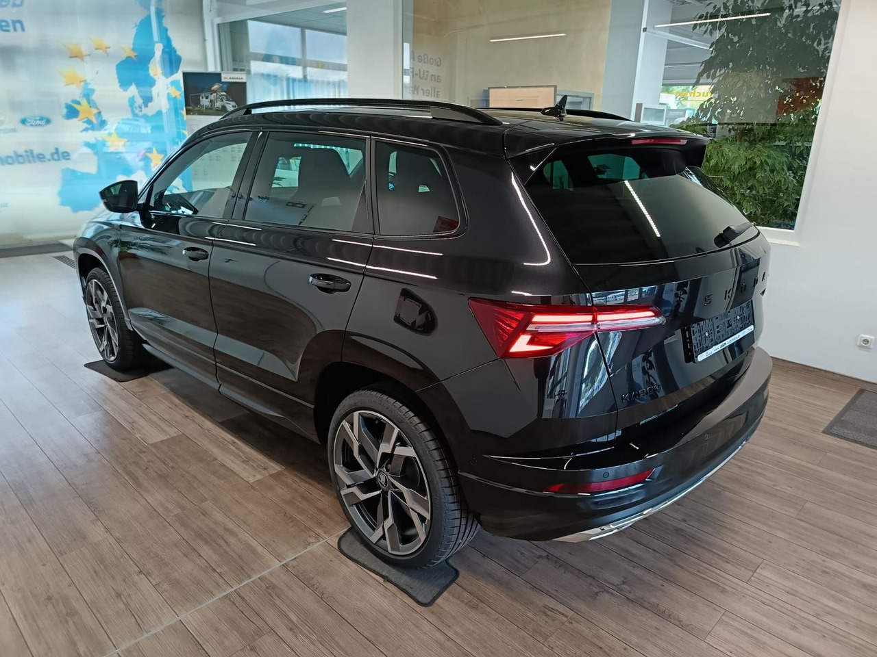Skoda Karoq Sportline 1,5 TSI DSG*AHK*PSD*STD.HZG*NAVI - SUV: afbeelding 4 Skoda Karoq Sportline 1,5 TSI DSG*AHK*PSD*STD.HZG*NAVI - SUV: afbeelding 4