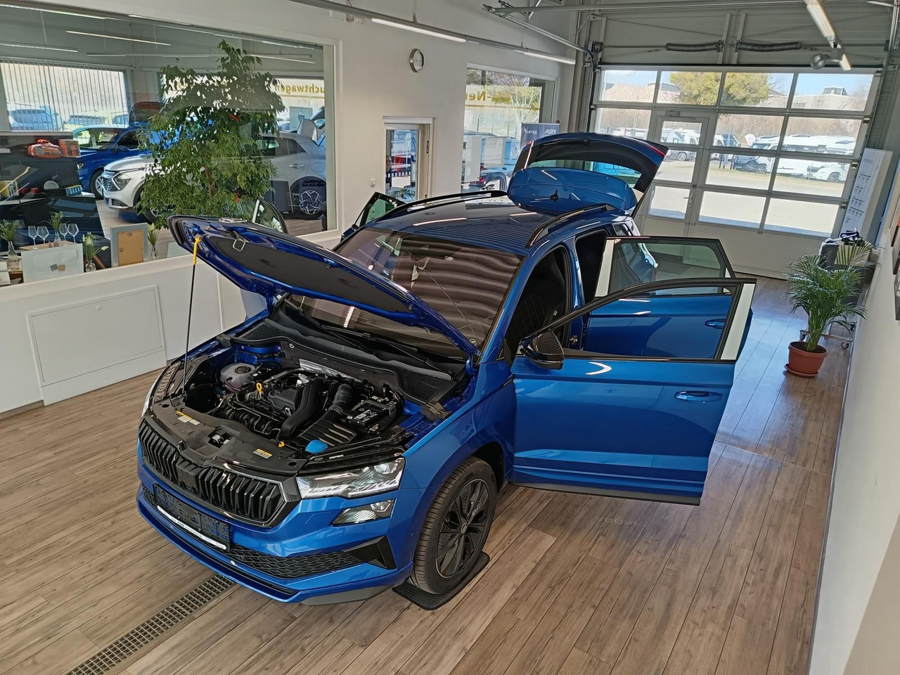 Skoda Karoq Sportline 1,5TSI DSG*AHK*360°*5J.GARANTIE* - SUV: afbeelding 2 Skoda Karoq Sportline 1,5TSI DSG*AHK*360°*5J.GARANTIE* - SUV: afbeelding 2