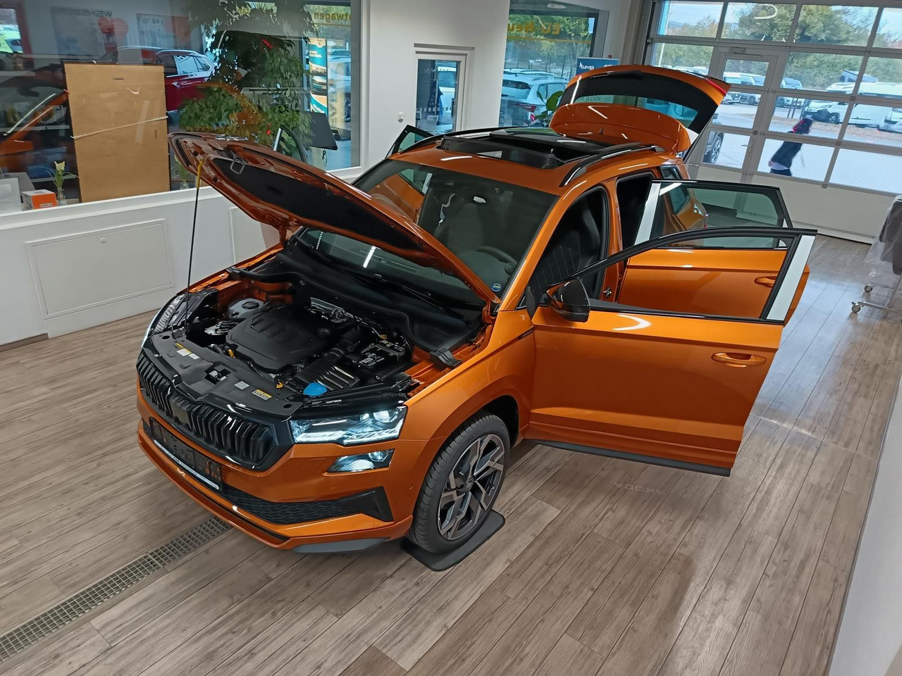 Skoda Karoq Sportline 2,0 TDI DSG 4x4*AHK*PSD*STD.HZG* - SUV: afbeelding 2 Skoda Karoq Sportline 2,0 TDI DSG 4x4*AHK*PSD*STD.HZG* - SUV: afbeelding 2