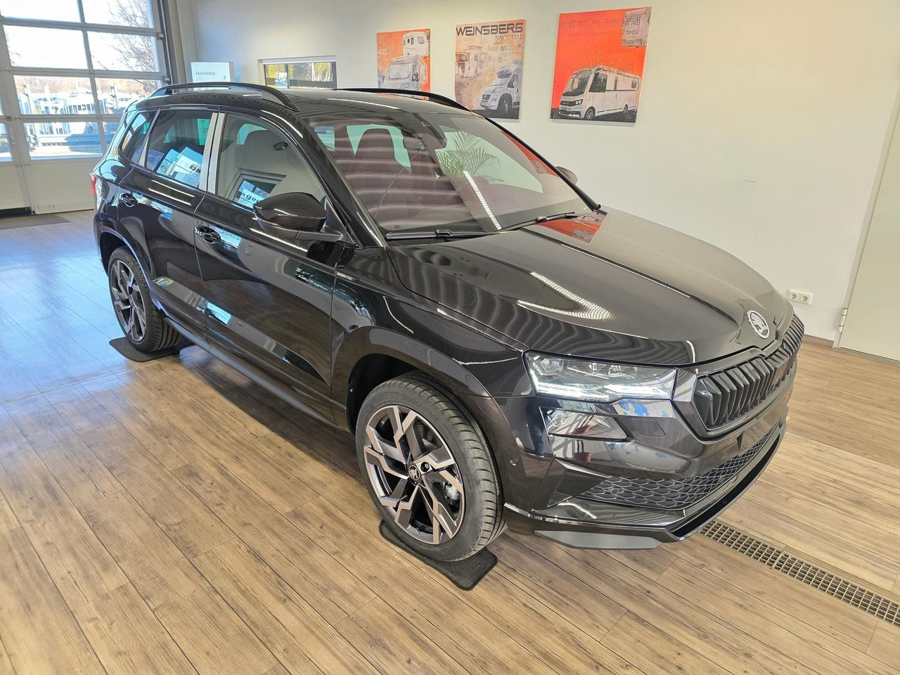 Skoda Karoq Sportline 2,0TDI DSG 4x4*PSD*AHK*360°*NAVI - SUV: afbeelding 3 Skoda Karoq Sportline 2,0TDI DSG 4x4*PSD*AHK*360°*NAVI - SUV: afbeelding 3