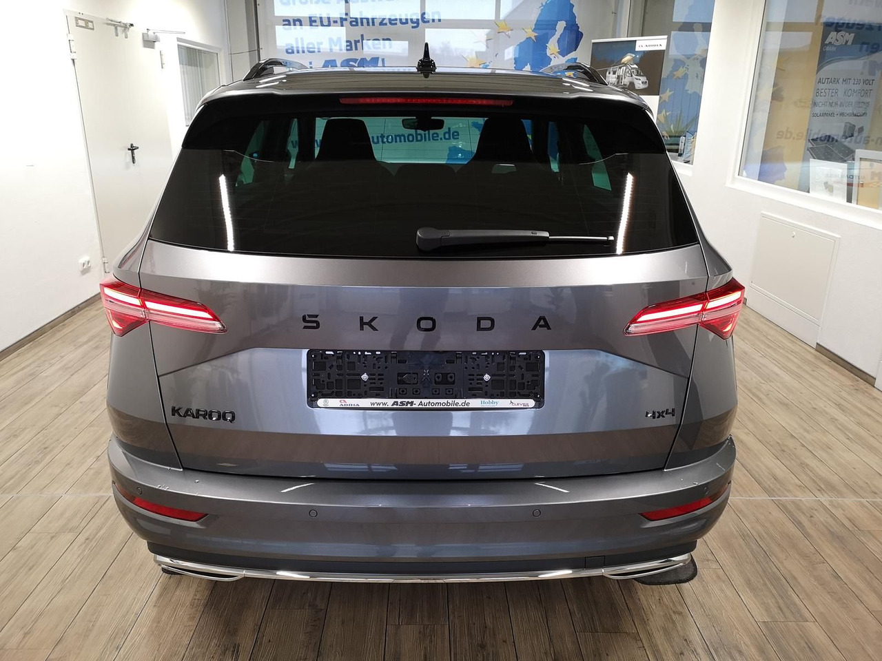 Skoda Karoq Sportline 2,0TDI DSG 4x4*PSD*AHK*360°*NAVI - SUV: afbeelding 5 Skoda Karoq Sportline 2,0TDI DSG 4x4*PSD*AHK*360°*NAVI - SUV: afbeelding 5