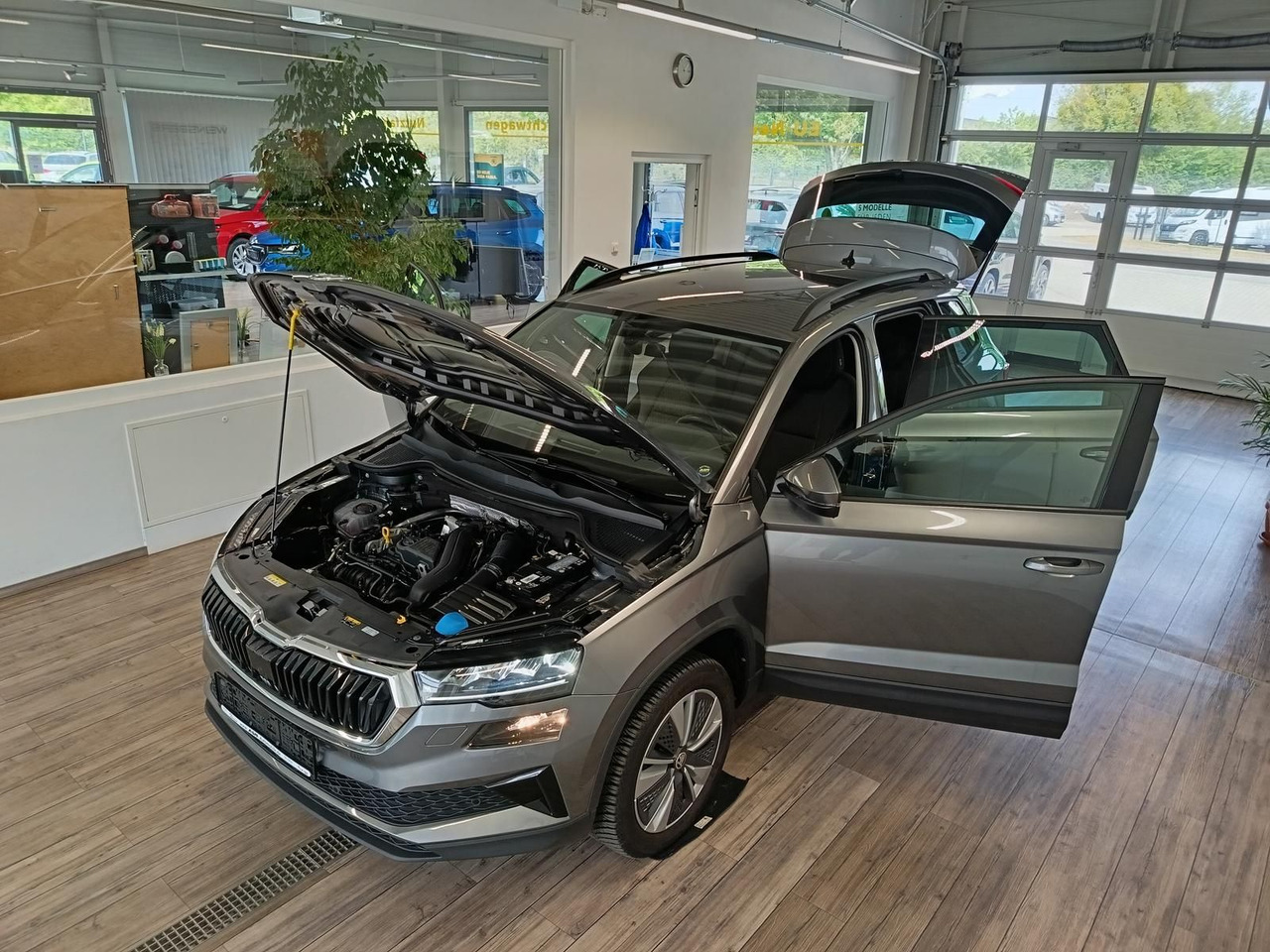 Skoda Karoq Style 1,5TSI DSG*AHK-VORBER*NAVI*LED*R-KAM - SUV: afbeelding 2 Skoda Karoq Style 1,5TSI DSG*AHK-VORBER*NAVI*LED*R-KAM - SUV: afbeelding 2