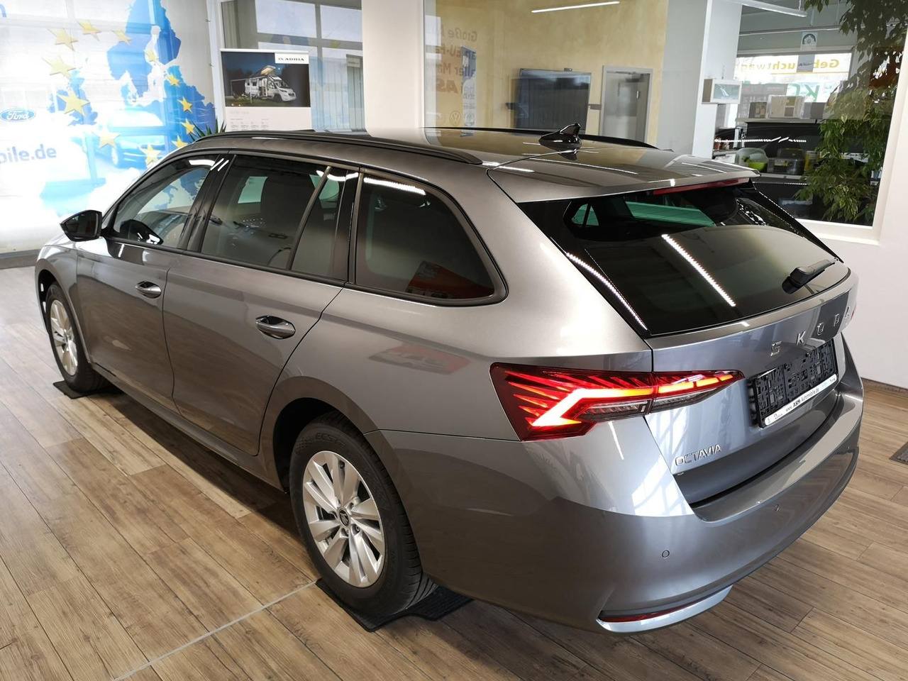 Skoda Octavia Combi Selection DSG*LED*ACC*WINTERPAKET* - Personenwagen: afbeelding 4 Skoda Octavia Combi Selection DSG*LED*ACC*WINTERPAKET* - Personenwagen: afbeelding 4