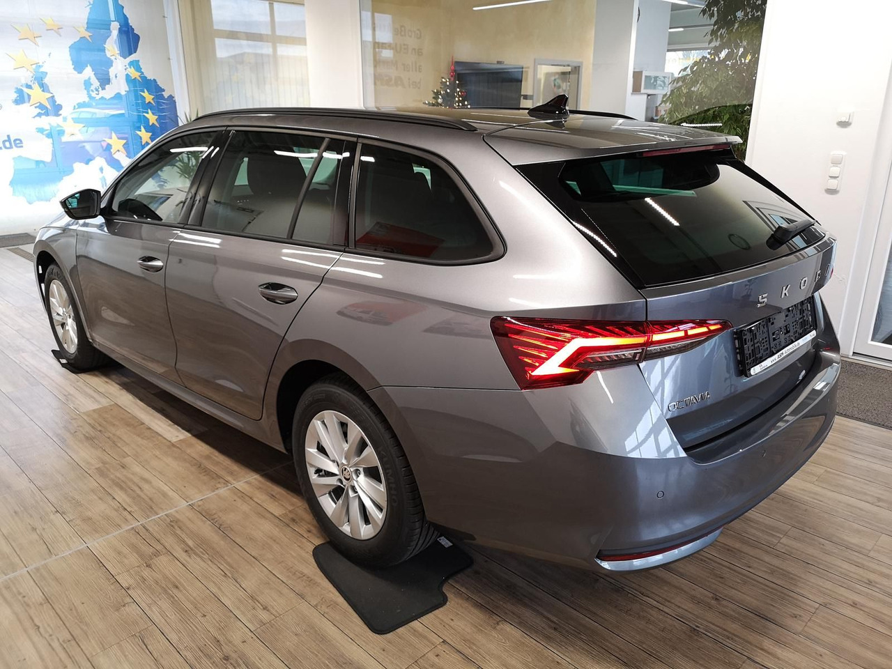 Skoda Octavia Combi Selection DSG*R-KAM*LED*DAB*2xPDC* - Personenwagen: afbeelding 3 Skoda Octavia Combi Selection DSG*R-KAM*LED*DAB*2xPDC* - Personenwagen: afbeelding 3