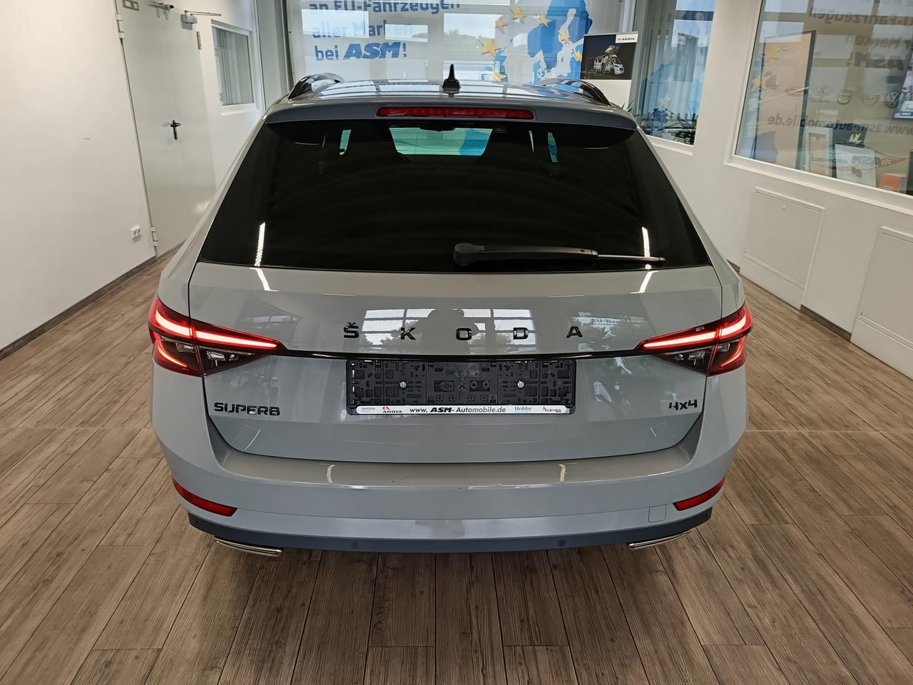 Skoda Superb Combi Sportline 2.0TSI DSG4x4*AHK*DCC*ACC - Personenwagen: afbeelding 5 Skoda Superb Combi Sportline 2.0TSI DSG4x4*AHK*DCC*ACC - Personenwagen: afbeelding 5