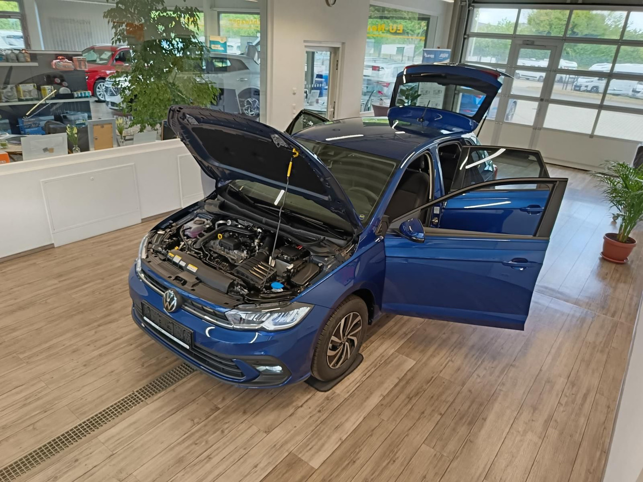 Volkswagen Polo Life 1.0 TSI 70 kW*LED*R-KAM*TEMP*PDC*SHZ* - Personenwagen: afbeelding 2 Volkswagen Polo Life 1.0 TSI 70 kW*LED*R-KAM*TEMP*PDC*SHZ* - Personenwagen: afbeelding 2