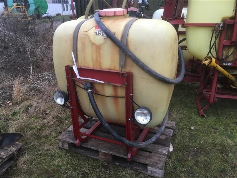 Hardi LHY 1000 / 16/361 Incl. fronttank - Getrokken veldspuit: afbeelding 5 Hardi LHY 1000 / 16/361 Incl. fronttank - Getrokken veldspuit: afbeelding 5
