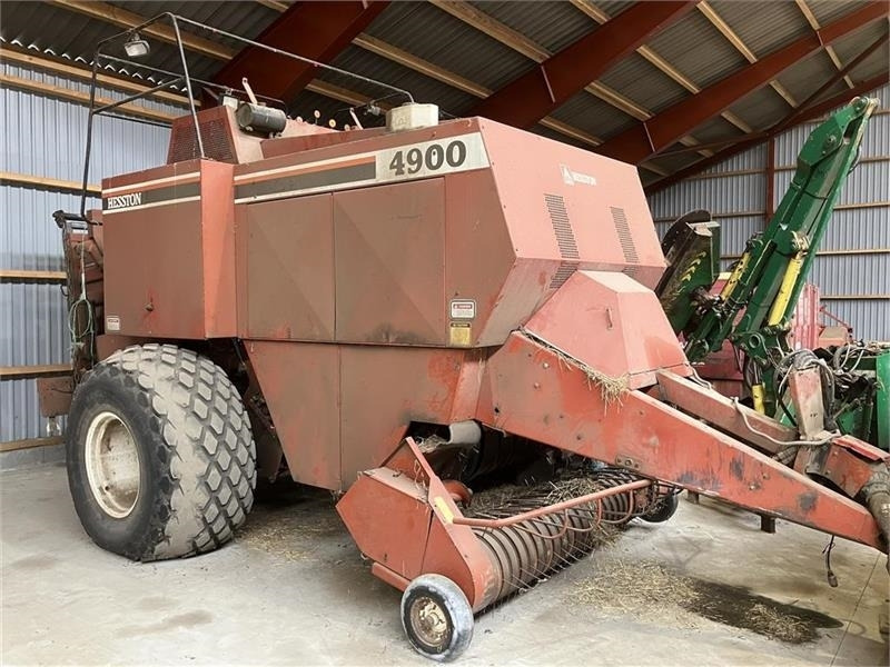Hesston 4900 - Vierkante balenpers: afbeelding 1 Hesston 4900 - Vierkante balenpers: afbeelding 1