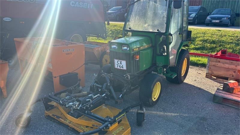 John Deere 755 Kompakt traktor - Gemeentelijke tractor: afbeelding 1 John Deere 755 Kompakt traktor - Gemeentelijke tractor: afbeelding 1