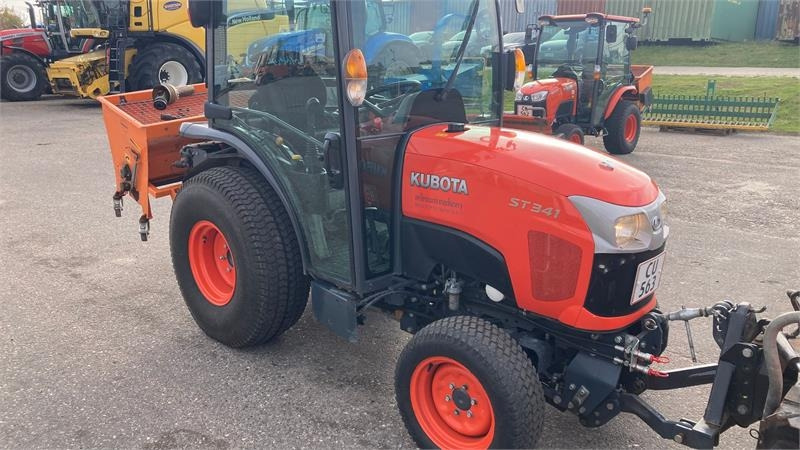 Kubota ST341 inkl. 150 cm kost og udlægger - Gemeentelijke tractor: afbeelding 4 Kubota ST341 inkl. 150 cm kost og udlægger - Gemeentelijke tractor: afbeelding 4