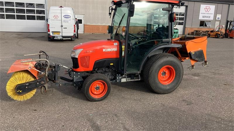 Kubota ST341 inkl. 150 cm kost og udlægger - Gemeentelijke tractor: afbeelding 2 Kubota ST341 inkl. 150 cm kost og udlægger - Gemeentelijke tractor: afbeelding 2
