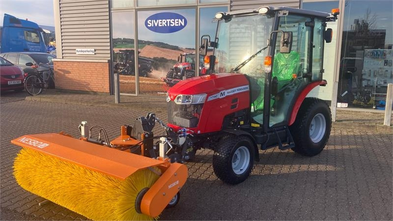 Massey Ferguson 1740 HC Frontlift/pto og 150 cm fejemaskine - Gemeentelijke tractor: afbeelding 1 Massey Ferguson 1740 HC Frontlift/pto og 150 cm fejemaskine - Gemeentelijke tractor: afbeelding 1