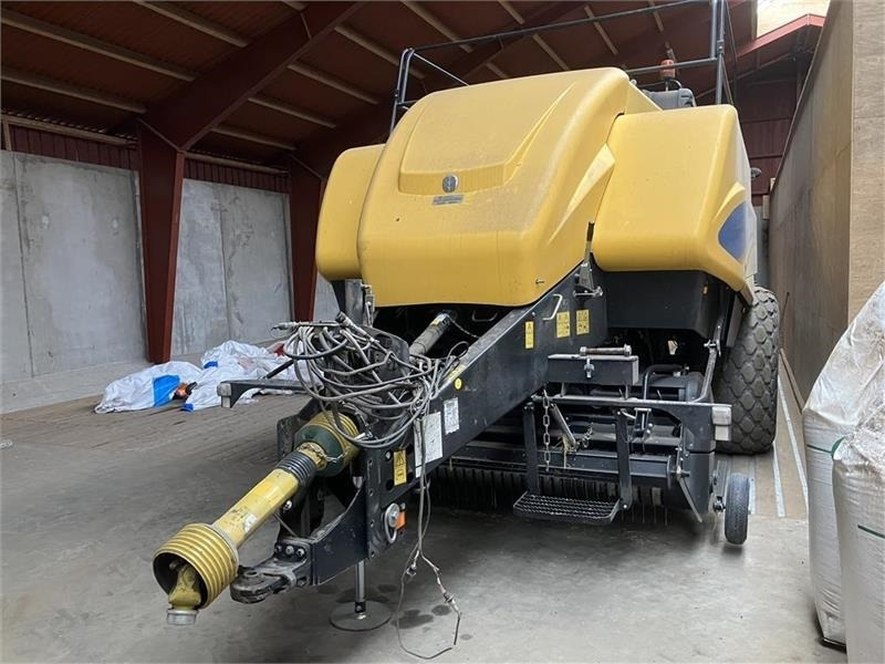 New Holland BB9090 PLUS med Parkland 325 vogn - Vierkante balenpers: afbeelding 1 New Holland BB9090 PLUS med Parkland 325 vogn - Vierkante balenpers: afbeelding 1