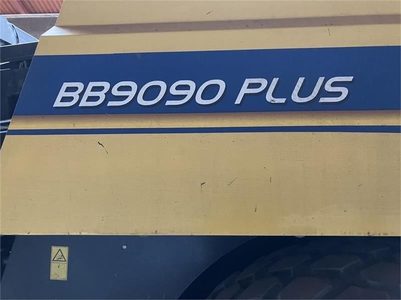 New Holland BB9090 PLUS med Parkland 325 vogn - Vierkante balenpers: afbeelding 3 New Holland BB9090 PLUS med Parkland 325 vogn - Vierkante balenpers: afbeelding 3