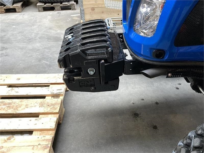 New Holland Boomer til 35-40-50-55 - Tegenwicht: afbeelding 2 New Holland Boomer til 35-40-50-55 - Tegenwicht: afbeelding 2