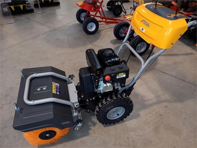 - - - Stiga SWS 800G - Industriële veegmachine: afbeelding 1 - - - Stiga SWS 800G - Industriële veegmachine: afbeelding 1