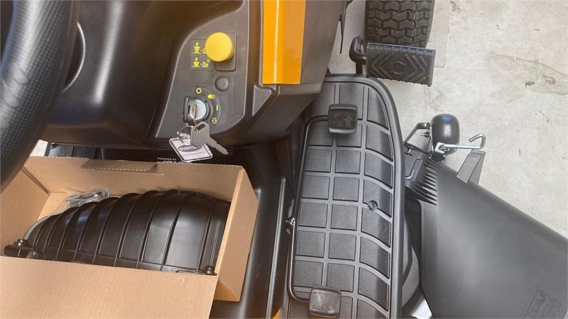 Stiga Tornado 5108 - Gemeentelijke tractor: afbeelding 4 Stiga Tornado 5108 - Gemeentelijke tractor: afbeelding 4