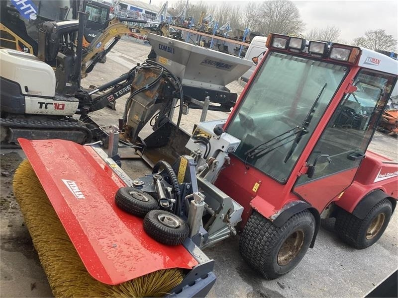 Timan Tool-Trac 245 - Gemeentelijke tractor: afbeelding 2 Timan Tool-Trac 245 - Gemeentelijke tractor: afbeelding 2