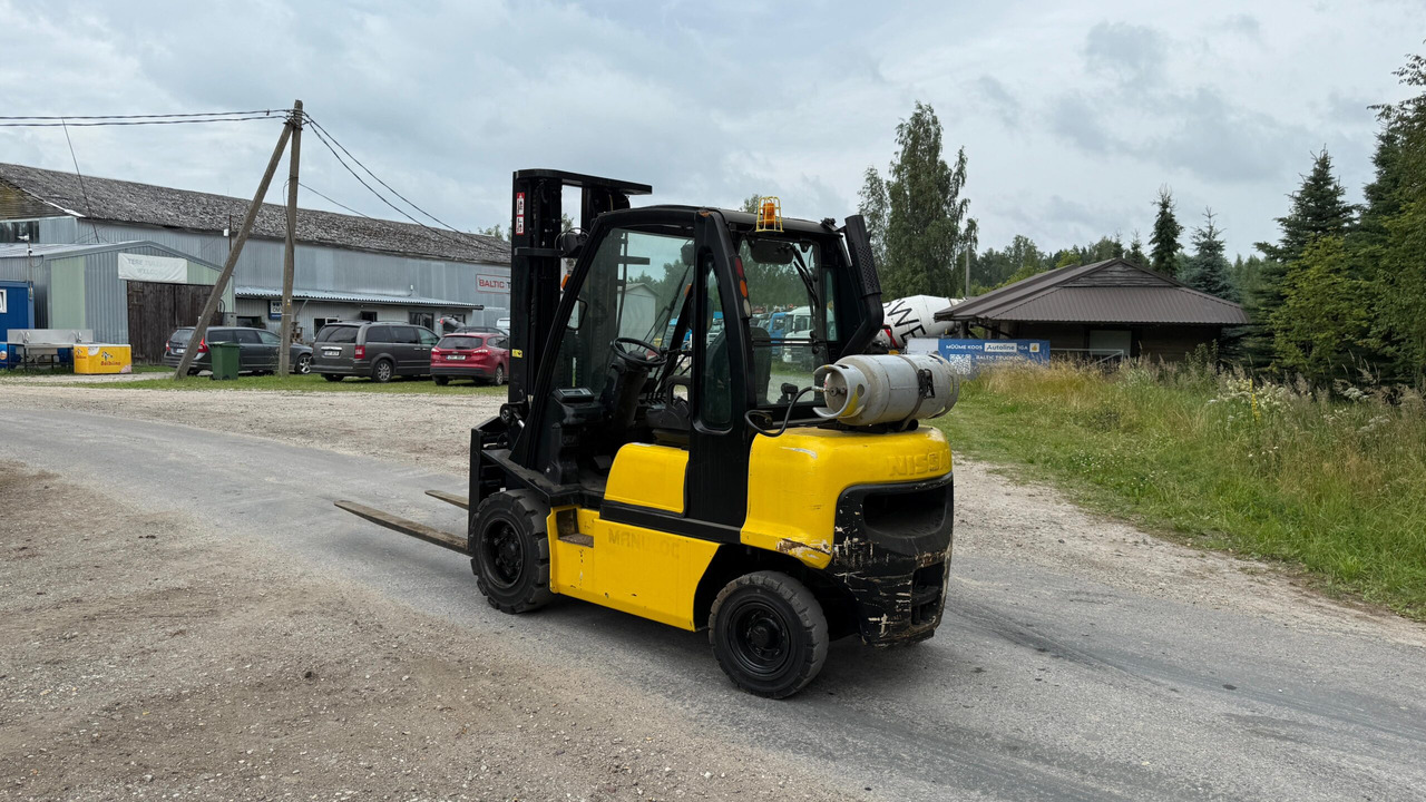 Nissan DX30 - Diesel heftruck: afbeelding 3 Nissan DX30 - Diesel heftruck: afbeelding 3