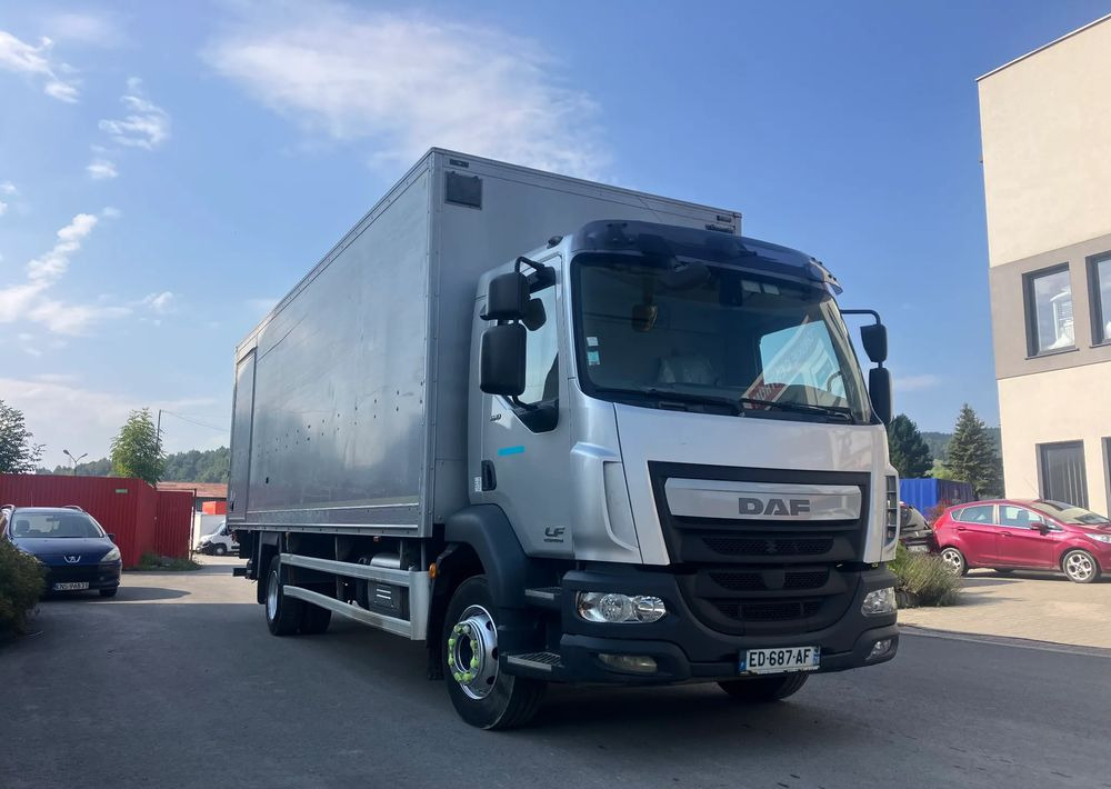 DAF DAF LF 180 kurierka kontener 18 palet - Bakwagen: afbeelding 1 DAF DAF LF 180 kurierka kontener 18 palet - Bakwagen: afbeelding 1