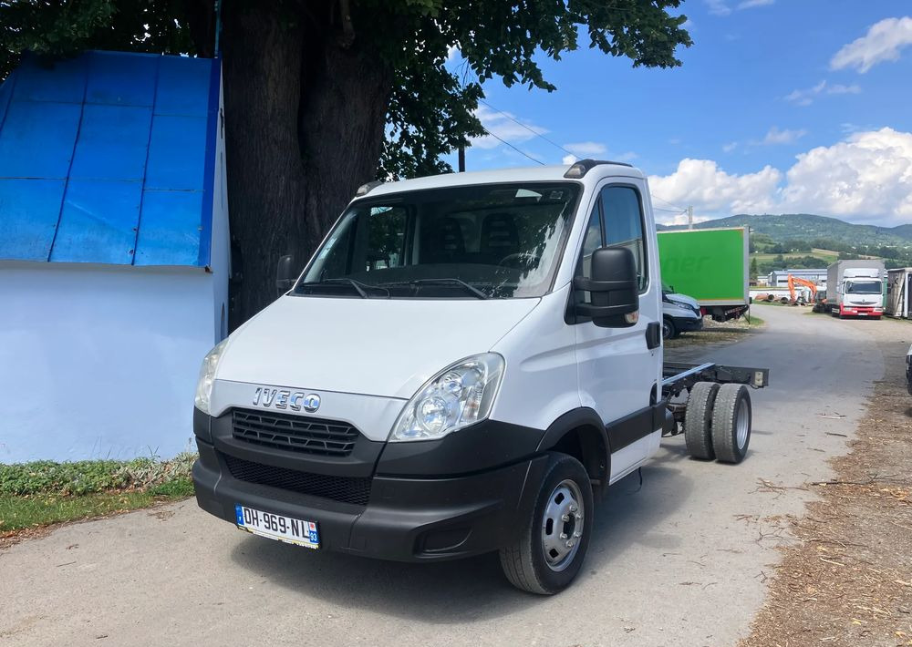 Iveco DAILY 35C13 ramo do zabudowy kiper wywrotka - Chassis vrachtwagen: afbeelding 1 Iveco DAILY 35C13 ramo do zabudowy kiper wywrotka - Chassis vrachtwagen: afbeelding 1