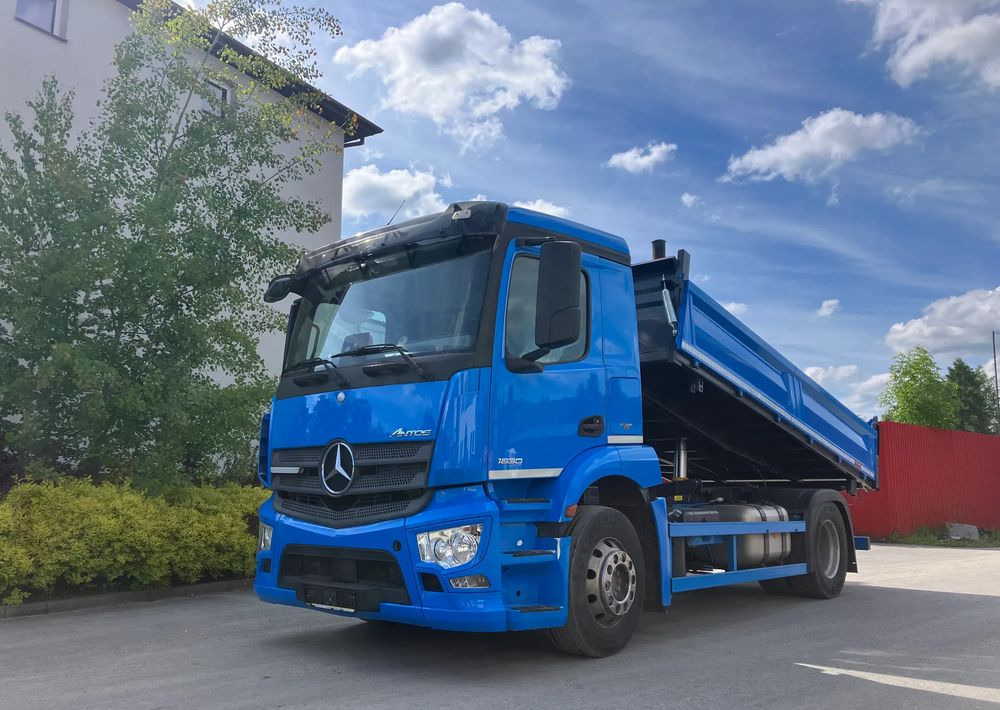 Mercedes-Benz ANTOS 1830 solidny kiper wywrotka blokada mostu - Kipper vrachtwagen: afbeelding 1 Mercedes-Benz ANTOS 1830 solidny kiper wywrotka blokada mostu - Kipper vrachtwagen: afbeelding 1