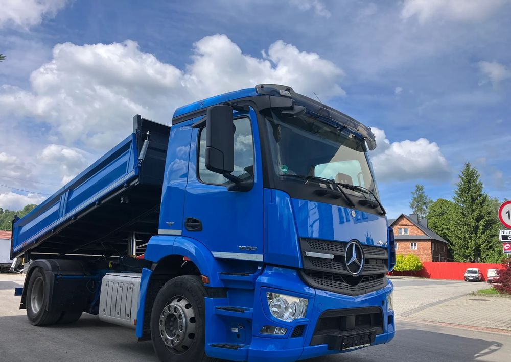 Mercedes-Benz ANTOS 1830 solidny kiper wywrotka blokada mostu - Kipper vrachtwagen: afbeelding 2 Mercedes-Benz ANTOS 1830 solidny kiper wywrotka blokada mostu - Kipper vrachtwagen: afbeelding 2